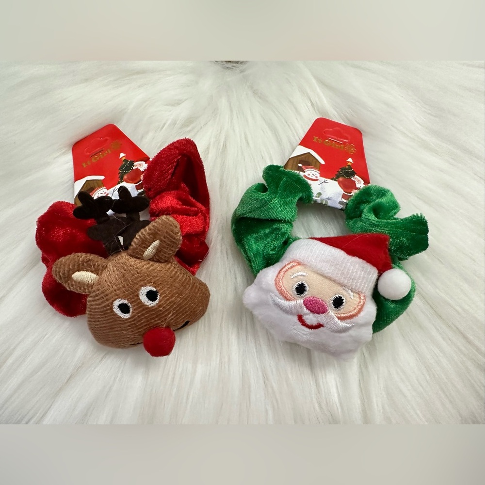 It Girl Christmas Scrunchie Set Santa Reindeer Velvet‎ Holiday Hair Ties 2pc NWT